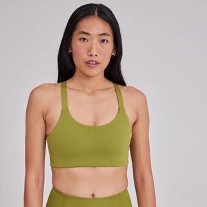 Girlfriend Collective Lou V Back Bra in Ivy